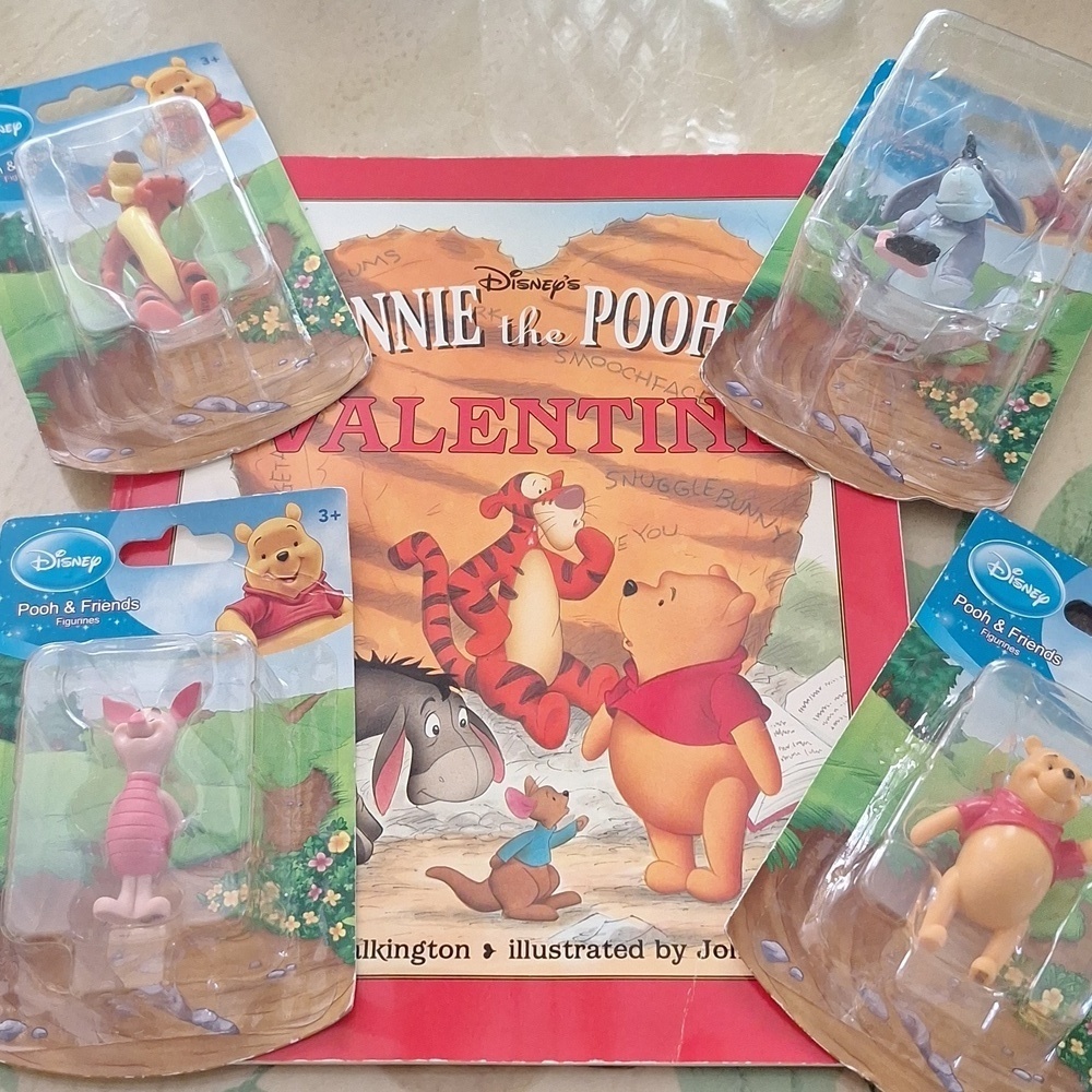 Winnie The Pooh Set & Book